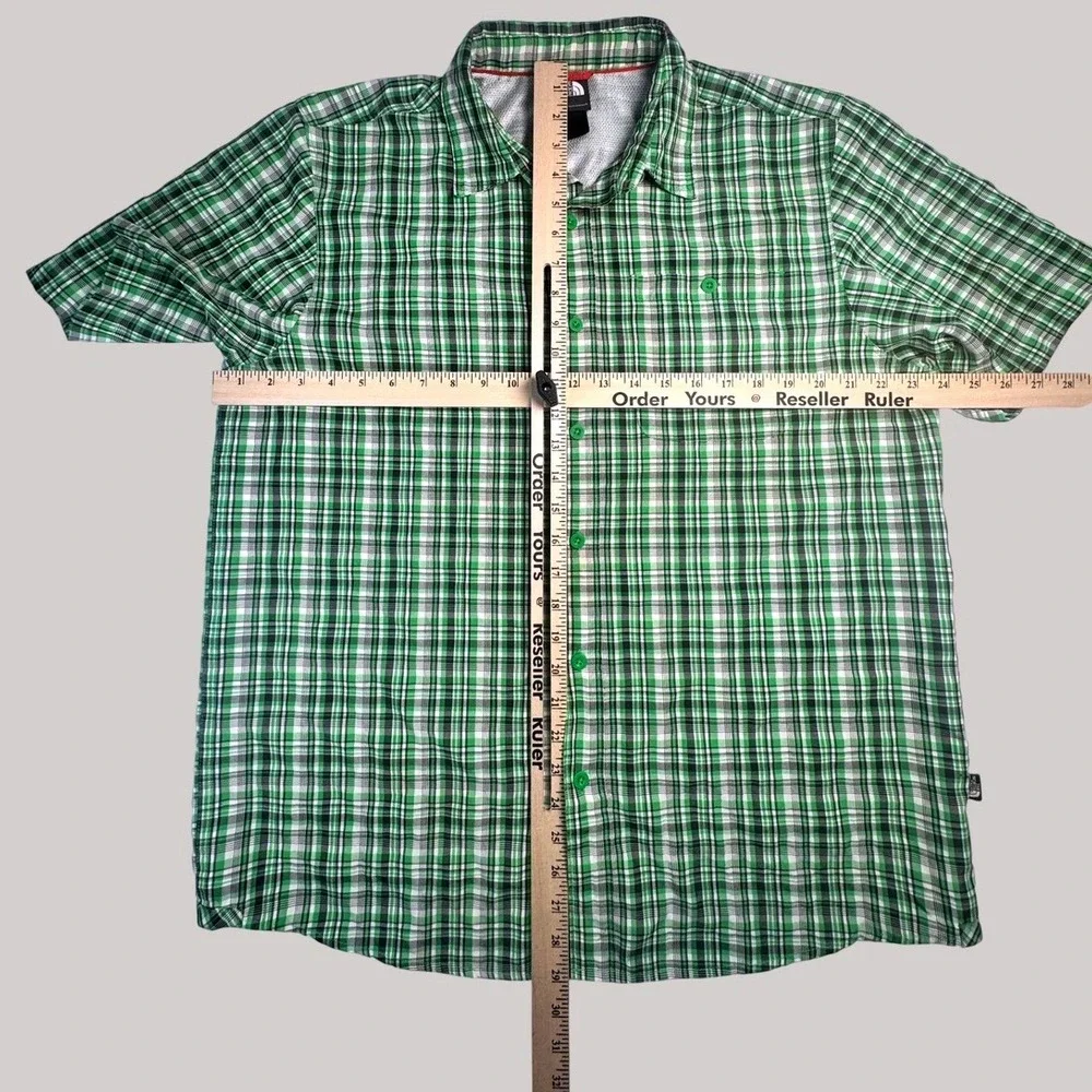 The North Face Mens Green Plaid Short Sleeve Button Up Shirt Large S12PX03